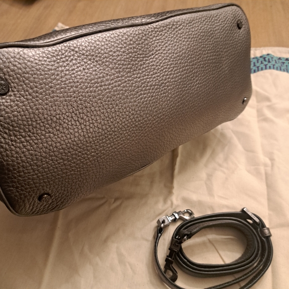 TORY BURCH ROBINSON OPEN DOME SATCHEL IN GUNMETAL PEBBLED LEATHER - Picture 7 of 12